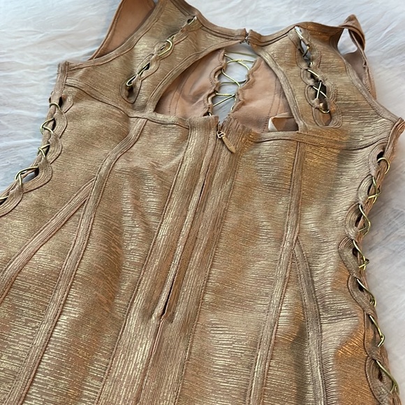 Gold and beautiful, form fitting - Picture 3 of 5